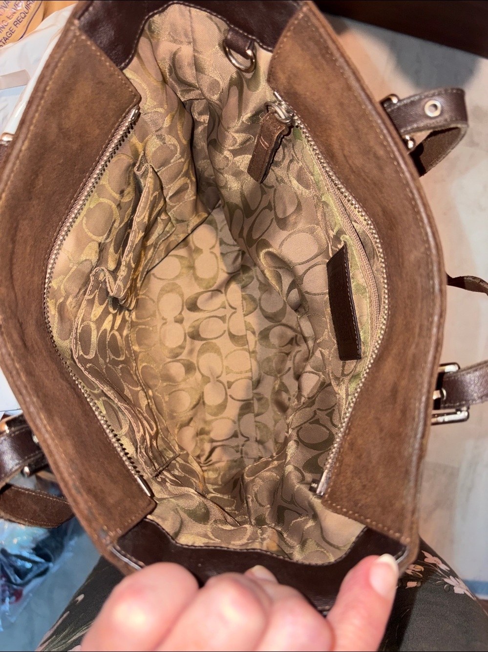 COACH  Vintage Suede shoulder bag  small tote  Brown side pockets/turn locks Y2K - Picture 16 of 17